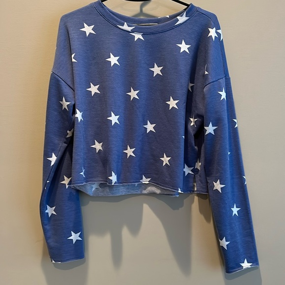 Worn 1X, socialite, women’s LS, lightweight, cropped top in star print - Picture 2 of 5